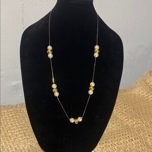 Elegant Gold and Pearl Necklace